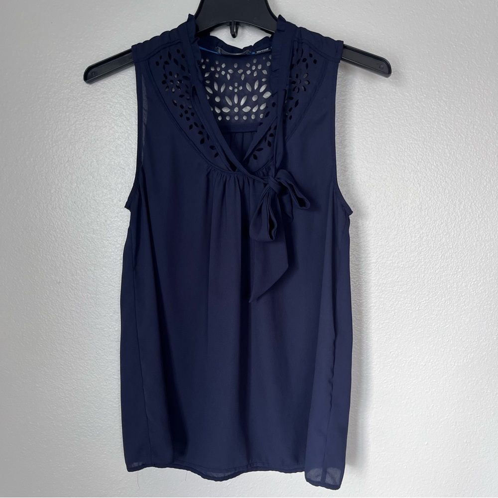 Anthropologie Maeve Navy Lasercut Tie Neck Blouse Sleeveless Tank Top Size 2